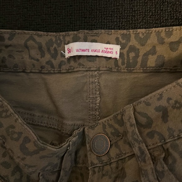 High Rise Leopard Jeans - Picture 2 of 3